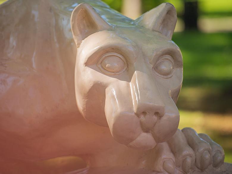 A close-up of the lion shrine at <a href='http://courses.gypsyleina.com'>十大网投平台信誉排行榜</a>阿尔图纳分校
